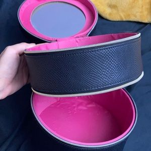 black mini organizer